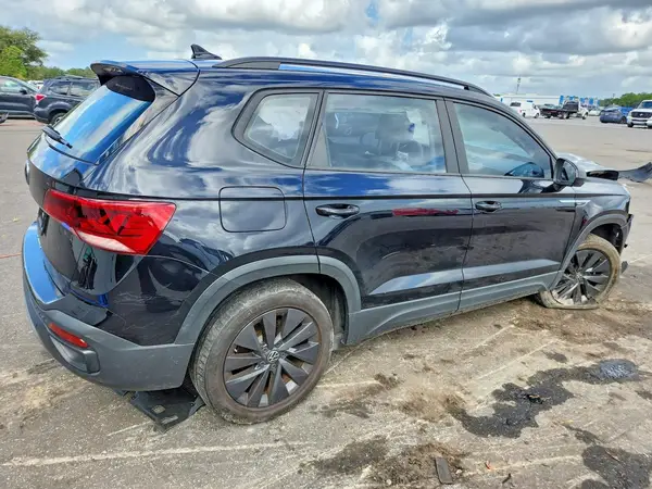 3VVDX7B29NM011895 — 2022 Volkswagen TAOS, фото 3 с аукциона Copart, Передняя часть