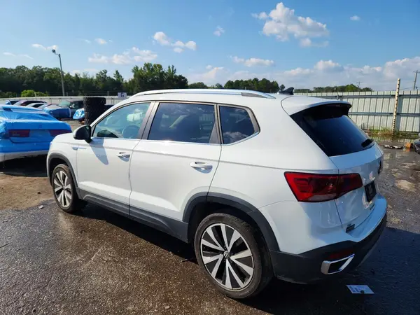 3VVSX7B21NM089109 — 2022 Volkswagen TAOS, фото 2 с аукциона Copart, Боковая часть