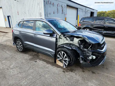 3VVWX7B29NM090297 — 2022 Volkswagen TAOS, фото 4 с аукциона Copart, Передняя часть