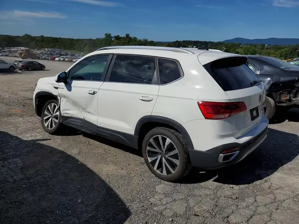 3VVSX7B27RM045945 — 2024 Volkswagen TAOS, фото 2 с аукциона Copart, Боковая часть