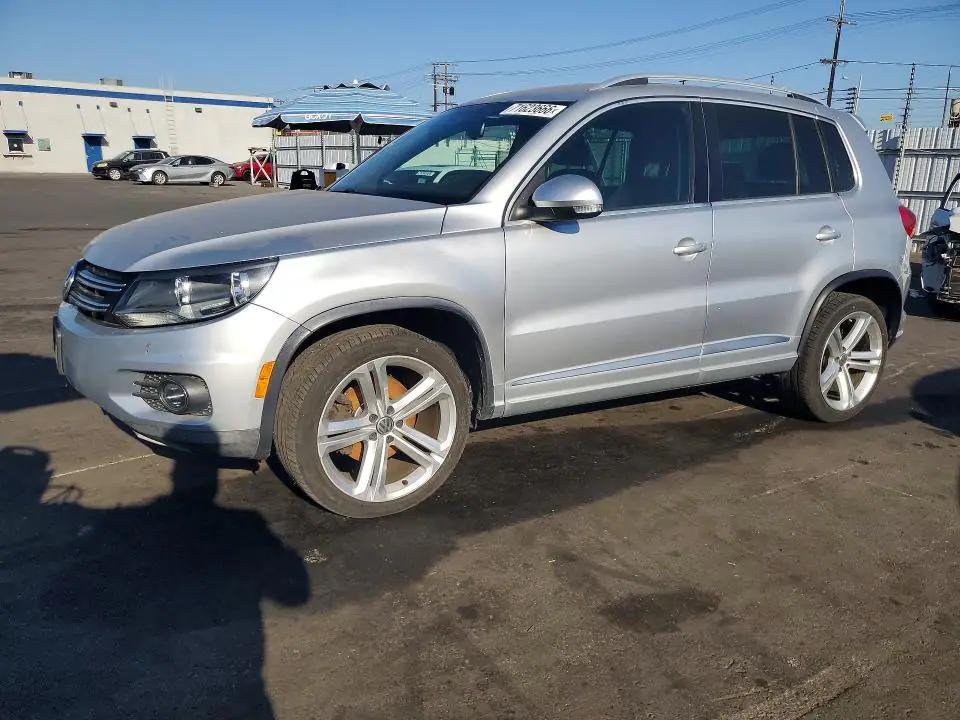WVGAV7AX1GW077232 Volkswagen Tiguan 2016 — повреждение Мелкие вмятины и царапины, фото до ремонта