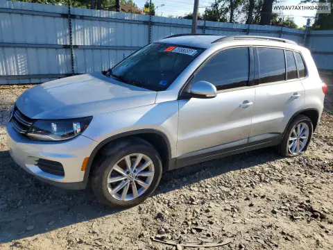WVGAV7AX1HK042991 — 2017 Volkswagen Tiguan, Мелкие вмятины и царапины, фото до ремонта