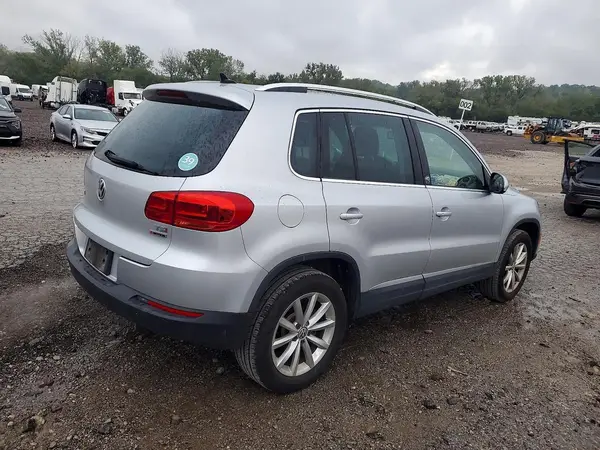 WVGSV7AX8HK026467 — 2017 Volkswagen Tiguan, фото 3 с аукциона Copart, Передняя часть