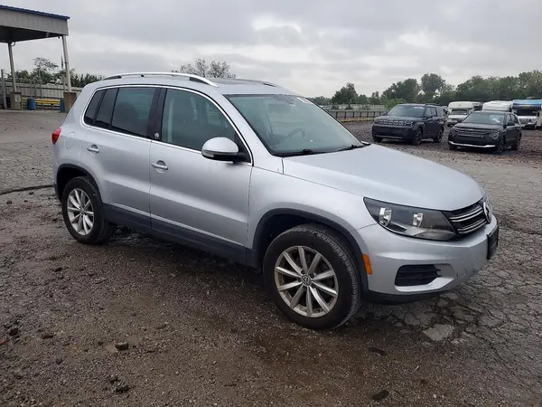 WVGSV7AX8HK026467 — 2017 Volkswagen Tiguan, фото 4 с аукциона Copart, Передняя часть
