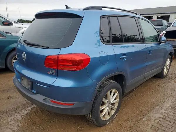 WVGBV7AX0JK005134 — 2018 Volkswagen Tiguan, фото 3 с аукциона Copart 15.10.2026, Передняя часть