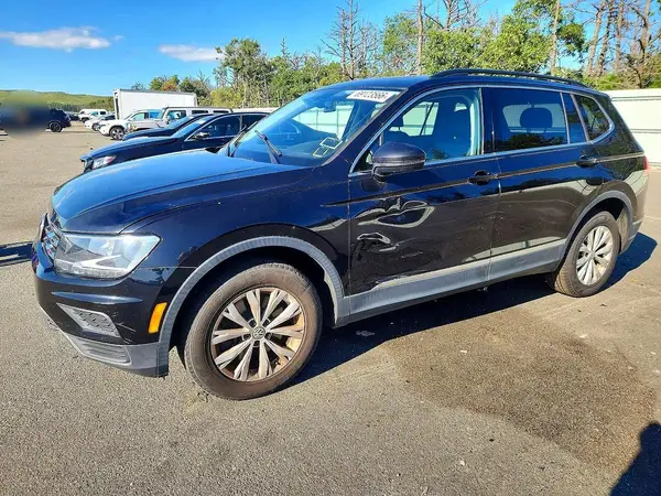 3VV2B7AX5JM112204 — 2018 Volkswagen Tiguan, Подтопление (Water/Flood), фото до ремонта