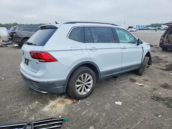 3VV3B7AX7JM104111 — 2018 Volkswagen Tiguan, фото 3 с аукциона Copart, Передняя часть
