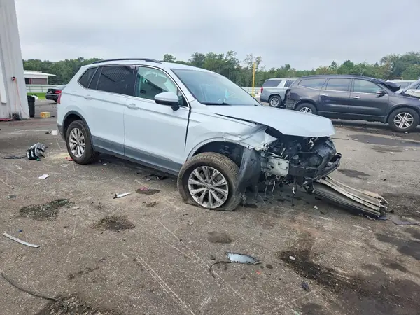 3VV3B7AX7JM104111 — 2018 Volkswagen Tiguan, фото 4 с аукциона Copart, Передняя часть