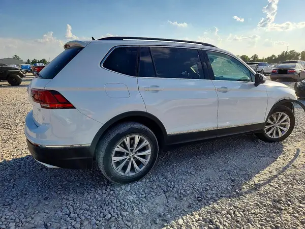 3VV3B7AX3JM163091 — 2018 Volkswagen Tiguan, фото 3 с аукциона Copart, Передняя часть