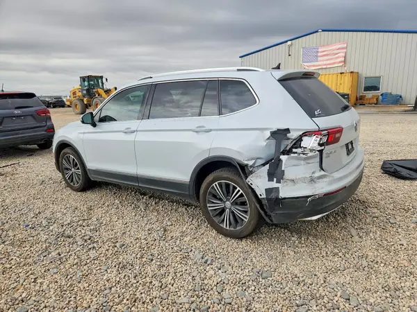 3VV2B7AX1JM018014 — 2018 Volkswagen Tiguan, фото 2 с аукциона Copart, Боковая часть