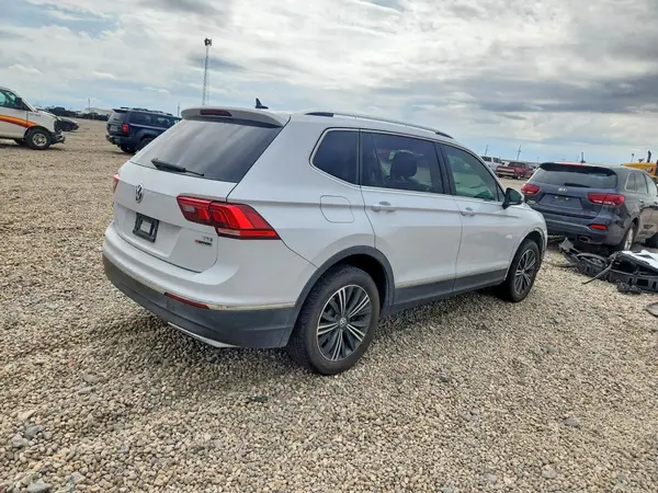 3VV2B7AX1JM018014 — 2018 Volkswagen Tiguan, фото 3 с аукциона Copart, Боковая часть