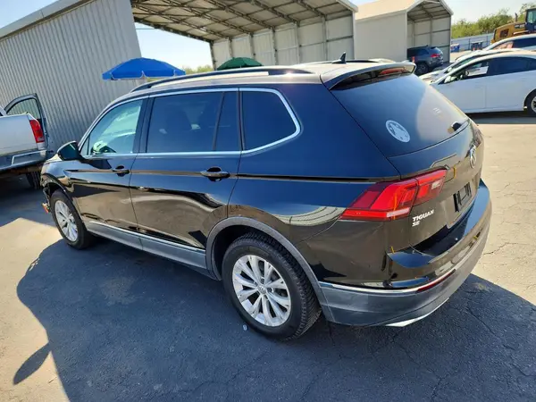 3VV3B7AX0JM013648 — 2018 Volkswagen Tiguan, фото 2 с аукциона Copart, Передняя часть