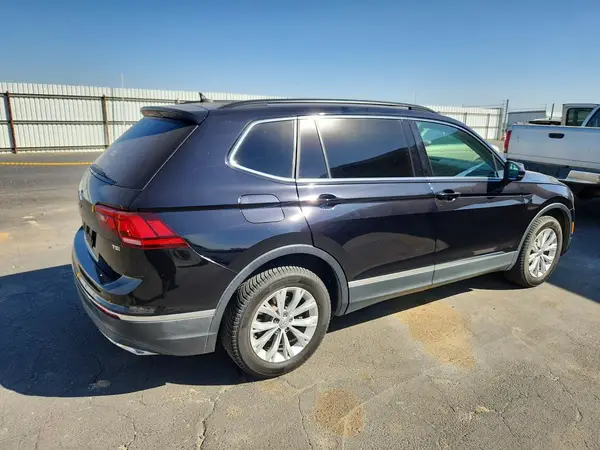 3VV3B7AX0JM013648 — 2018 Volkswagen Tiguan, фото 3 с аукциона Copart, Передняя часть