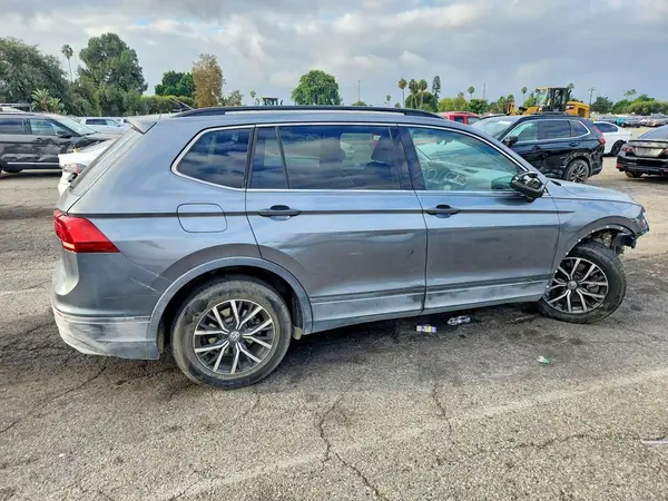 3VV3B7AXXKM025596 — 2019 Volkswagen Tiguan, фото 3 с аукциона Copart, Передняя часть
