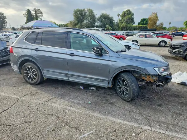 3VV3B7AXXKM025596 — 2019 Volkswagen Tiguan, фото 4 с аукциона Copart, Передняя часть
