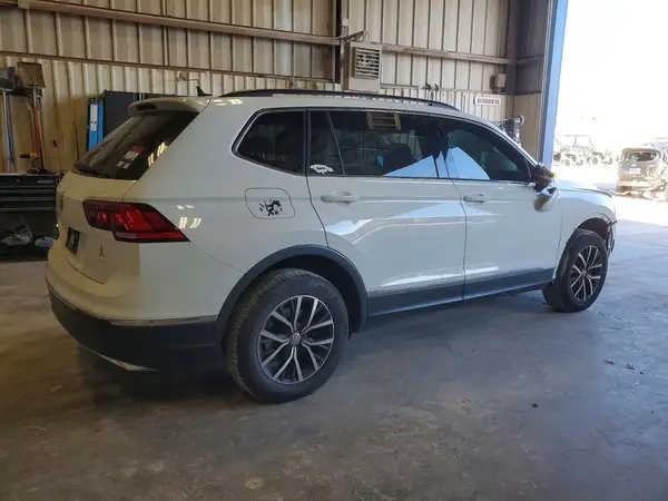 3VV3B7AX6LM093279 — 2020 Volkswagen Tiguan, фото 3 с аукциона Copart, Передняя часть