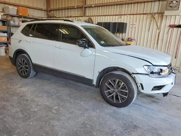 3VV3B7AX6LM093279 — 2020 Volkswagen Tiguan, фото 4 с аукциона Copart, Передняя часть