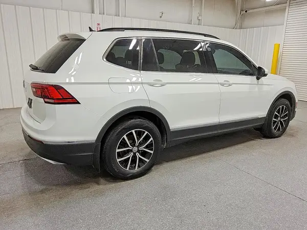 3VV3B7AX4MM152234 — 2021 Volkswagen Tiguan, фото 3 с аукциона Copart 29.09.2026, Механические повреждения