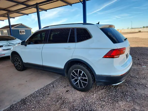 3VV3B7AX0MM139559 — 2021 Volkswagen Tiguan, фото 2 с аукциона Copart 29.09.2026, Град