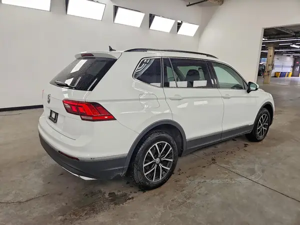 3VV3B7AX5MM118447 — 2021 Volkswagen Tiguan, фото 3 с аукциона Copart 28.09.2026, Механические повреждения