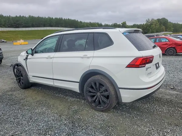 3VV2B7AX4MM147918 — 2021 Volkswagen Tiguan, фото 2 с аукциона Copart, Передняя часть