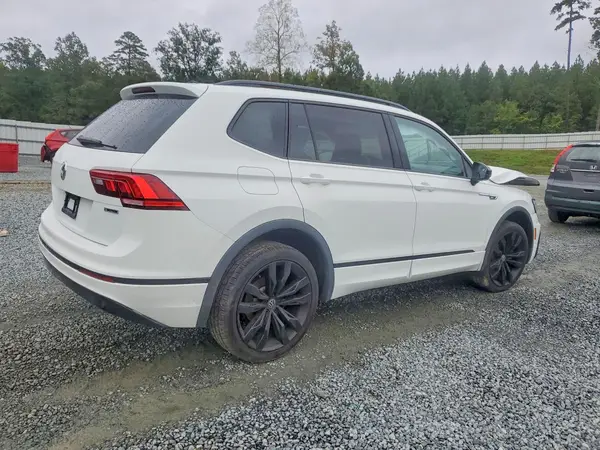 3VV2B7AX4MM147918 — 2021 Volkswagen Tiguan, фото 3 с аукциона Copart, Передняя часть