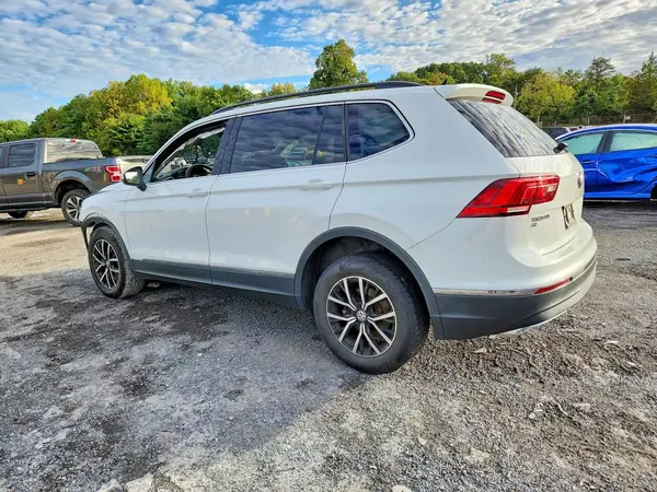 3VV2B7AX8MM146237 — 2021 Volkswagen Tiguan, фото 2 с аукциона Copart, Передняя часть