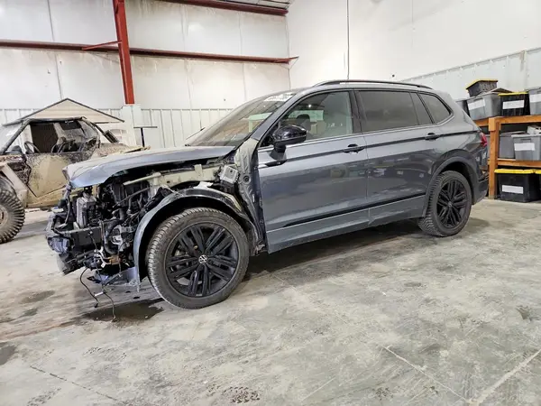3VV8B7AX2NM025957 — 2022 Volkswagen Tiguan, Передняя часть (Front End), фото до ремонта