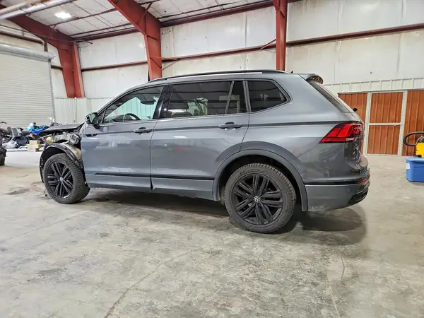 3VV8B7AX2NM025957 — 2022 Volkswagen Tiguan, фото 2 с аукциона Copart, Передняя часть