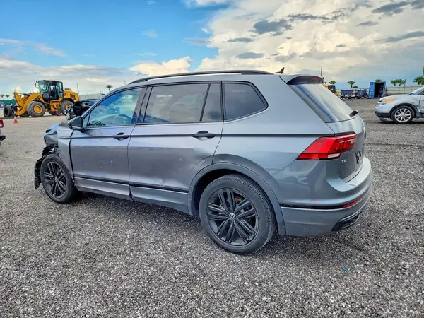 3VVCB7AXXNM165605 — 2022 Volkswagen Tiguan, фото 2 с аукциона Copart, Передняя часть