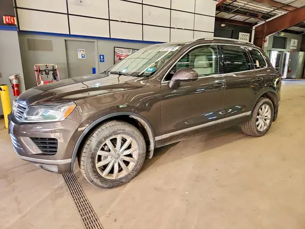 WVGEF9BP9GD011628 — 2016 Volkswagen Touareg, Мелкие вмятины и царапины (Minor Dent/Scratches), фото до ремонта