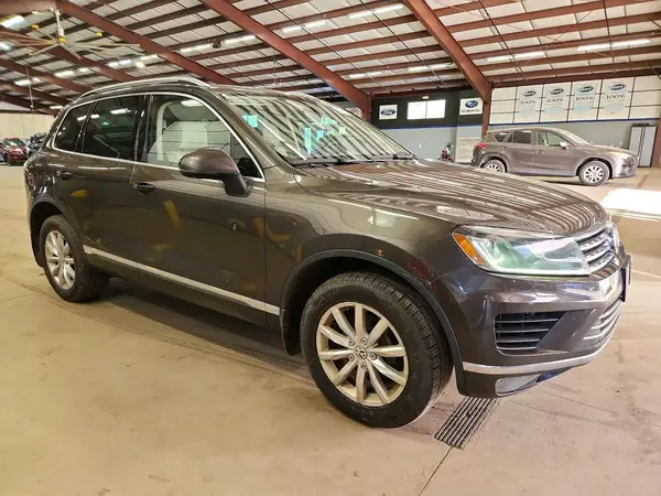 WVGEF9BP9GD011628 — 2016 Volkswagen Touareg, фото 4 с аукциона Copart, Мелкие вмятины и царапины