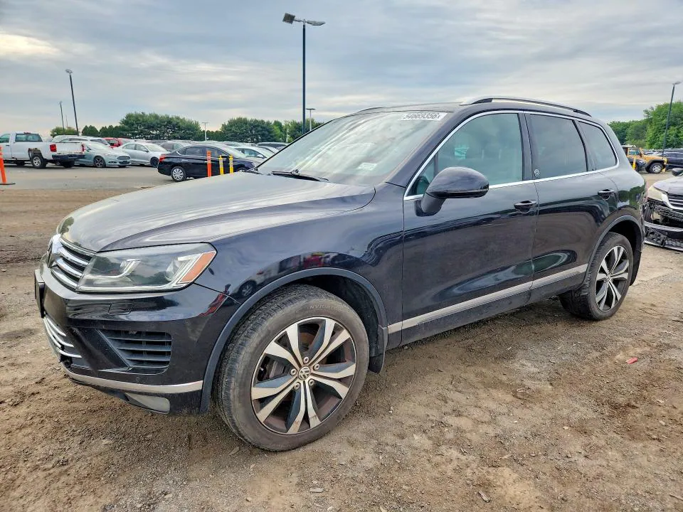 2017 Volkswagen Touareg VIN WVGRF7BP9HD000586 фото 1