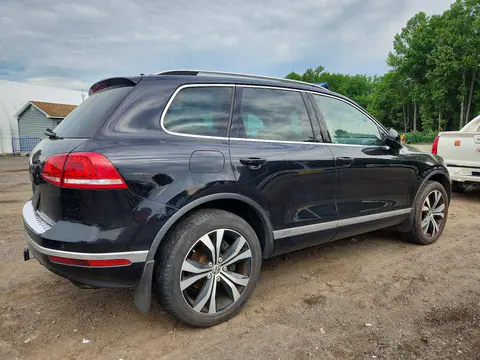 2017 Volkswagen Touareg VIN WVGRF7BP9HD000586 фото 3