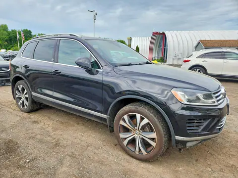 2017 Volkswagen Touareg VIN WVGRF7BP9HD000586 фото 4