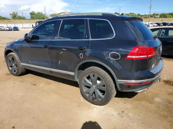 WVGRF7BPXHD006476 — 2017 Volkswagen Touareg, фото 2 с аукциона Copart, Боковая часть