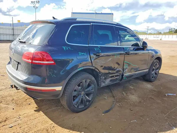 WVGRF7BPXHD006476 — 2017 Volkswagen Touareg, фото 3 с аукциона Copart, Боковая часть