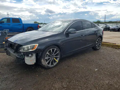 YV126MFM4F1340435 — 2015 Volvo S60, Передняя часть (Front End), фото до ремонта