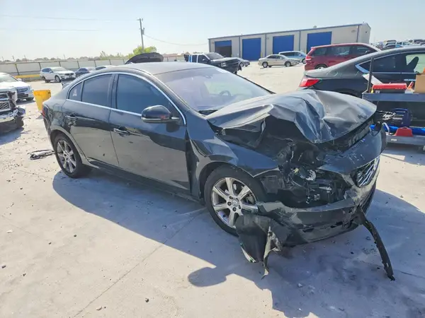 YV126MFK7G2401738 — 2016 Volvo S60, фото 4 с аукциона Copart, Передняя часть