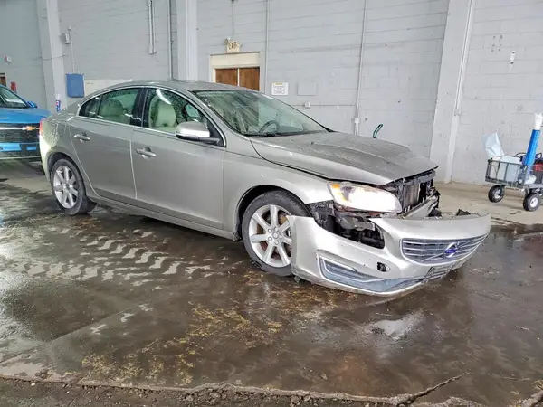 YV126MFK1G2411858 — 2016 Volvo S60, фото 4 с аукциона Copart, Передняя часть