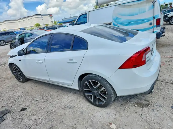YV126MFL6H2420291 — 2017 Volvo S60, фото 2 с аукциона Copart, Передняя часть