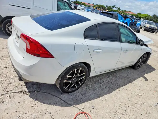 YV126MFL6H2420291 — 2017 Volvo S60, фото 3 с аукциона Copart, Передняя часть