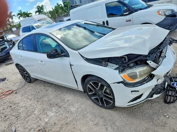 YV126MFL6H2420291 — 2017 Volvo S60, фото 4 с аукциона Copart, Передняя часть