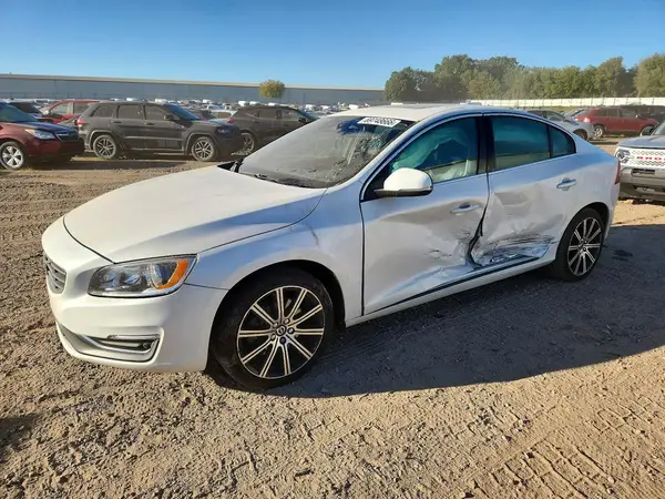 LYV402TK2HB145999 — 2017 Volvo S60, Боковая часть (Side), фото до ремонта