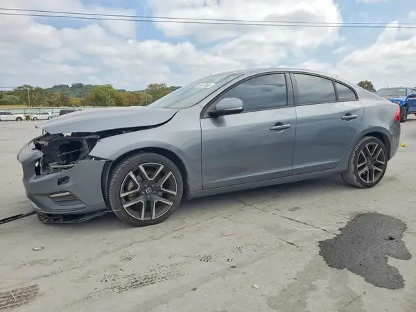 YV126MFL8H2422527 — 2017 Volvo S60, Передняя часть (Front End), фото до ремонта