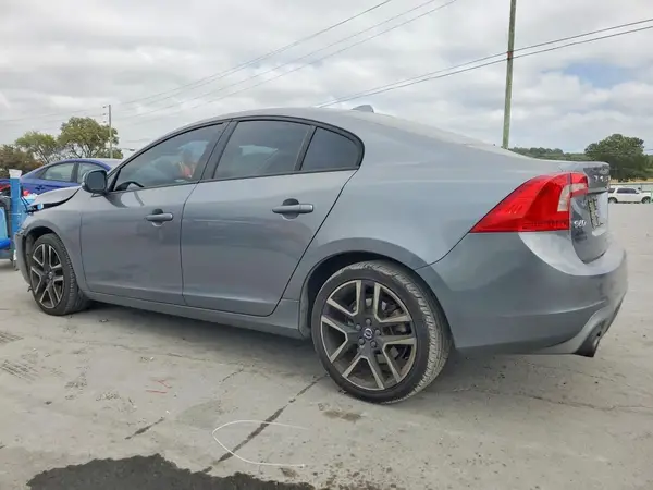 YV126MFL8H2422527 — 2017 Volvo S60, фото 2 с аукциона Copart, Передняя часть