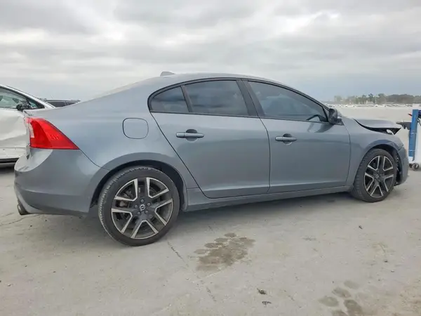 YV126MFL8H2422527 — 2017 Volvo S60, фото 3 с аукциона Copart, Передняя часть