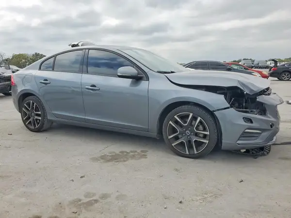 YV126MFL8H2422527 — 2017 Volvo S60, фото 4 с аукциона Copart, Передняя часть
