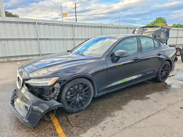 7JRA22TMXKG007106 — 2019 Volvo S60, Задняя часть (Rear End), фото до ремонта