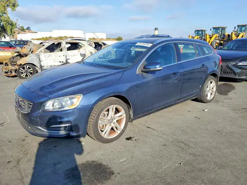 YV1612SK1F1222335 — 2015 Volvo V60, Задняя часть (Rear End), фото до ремонта